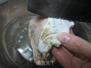 凉拌猪肚丝和清洗猪肚方法的做法步骤:2
