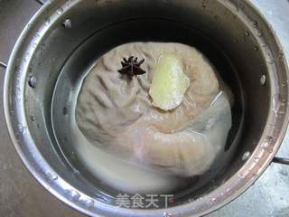 凉拌猪肚丝和清洗猪肚方法的做法步骤:3