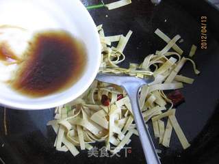青蒜炒豆皮的做法步骤:10
