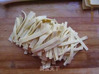 青蒜炒豆皮的做法步骤:2