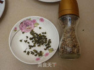 茶树菇炒菠菜的做法步骤:2