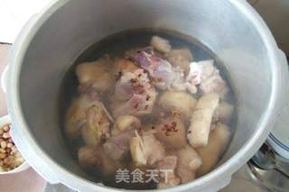 花生猪手汤 话梅猪手的做法步骤:3