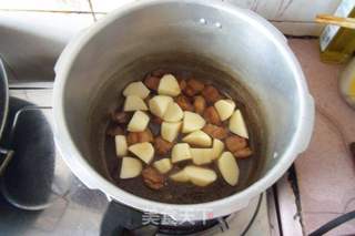 土豆红烧肉的做法步骤:9