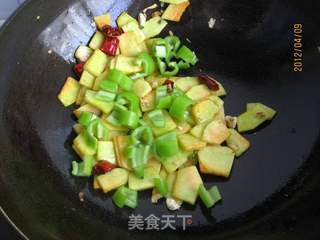 尖椒南瓜片的做法步骤:7