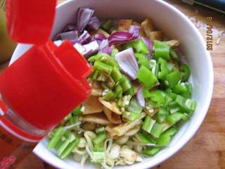 黄豆芽拌豆干的做法步骤:7