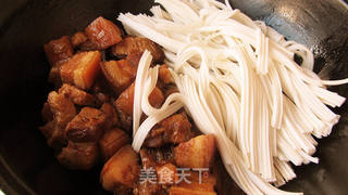 红烧肉炖芋头粉的做法步骤:12
