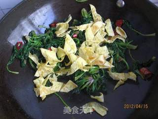 小炒鸡蛋菠菜的做法步骤:8