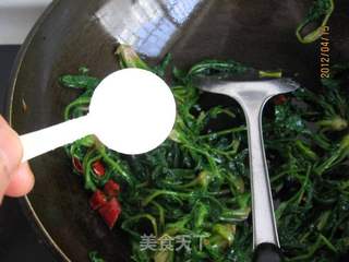 小炒鸡蛋菠菜的做法步骤:7