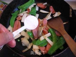 荷兰豆炒杏胞菇的做法步骤:7