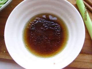 荷兰豆炒杏胞菇的做法步骤:5