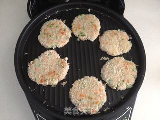 给宝贝做的全鱼宴之一--鱼肉饼的做法步骤:9
