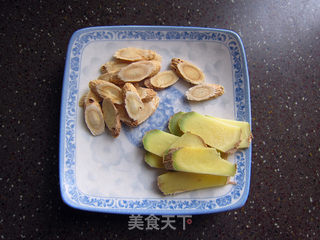 黄芪大枣煲凤爪的做法步骤:3