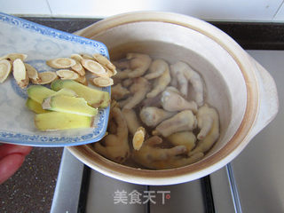 黄芪大枣煲凤爪的做法步骤:5