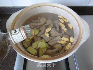 黄芪大枣煲凤爪的做法步骤:6