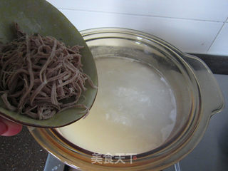 皮蛋瘦肉粥的做法步骤:9