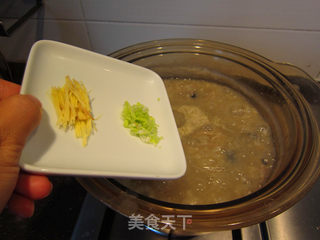 皮蛋瘦肉粥的做法步骤:12