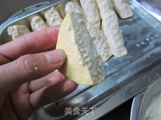 潮汕炸豆干角的做法步骤:7