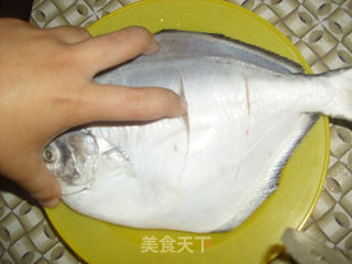 霉干菜烧鲳鱼的做法步骤:2