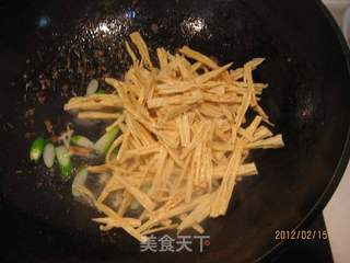 火腿炒腐竹的做法步骤:5