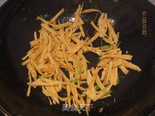 火腿炒腐竹的做法步骤:6