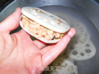 《酥炸香菇藕盒》的做法步骤:13