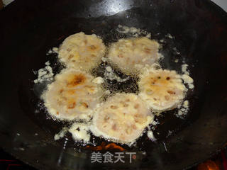 《酥炸香菇藕盒》的做法步骤:16