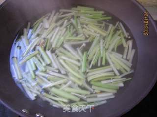 凉拌金针菇的做法步骤:7