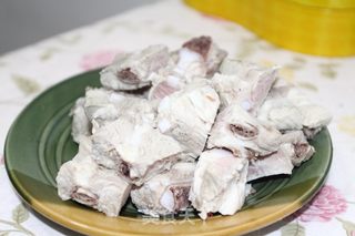 香色诱人的糖醋排骨的做法步骤：1
