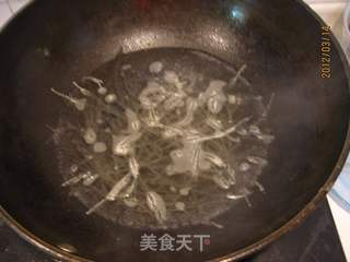 黄豆芽炒粉的做法步骤：1