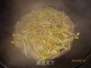 黄豆芽炒粉的做法步骤:3