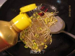 黄豆芽炒粉的做法步骤:7