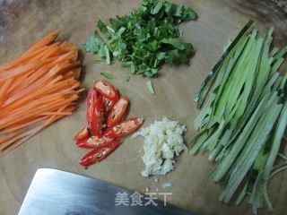 蔬丝拌鸡蛋的做法步骤:2
