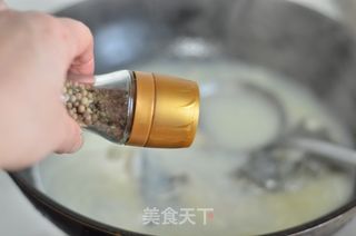 涮菜喝汤二不误----生滚鱼片火锅的做法步骤：7