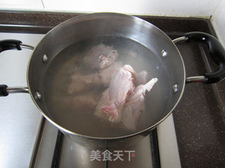 羊排鲫鱼汤的做法步骤:2