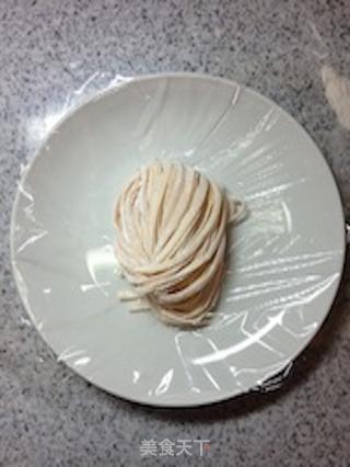 手擀意式黄金面(系列之一)黄金瀑布里蒜,椒香【传统的意式面】新鲜尝的做法步骤:40