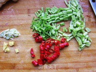 芹菜辣豆芽的做法步骤:2