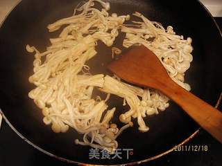 罴芝麻金针菇的做法步骤:2