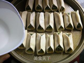 鲜肉锅贴的做法步骤:8