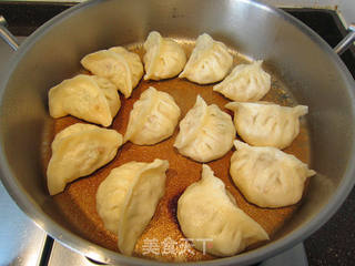 生煎弯梳饺的做法步骤:16