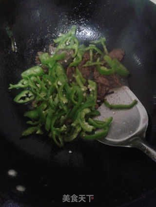 孜然青椒炒牛肉的做法步骤:8