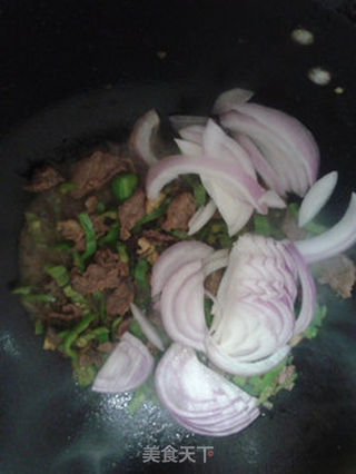 孜然青椒炒牛肉的做法步骤:9