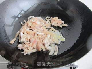 毛芹炒肉皮的做法步骤:4
