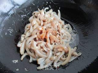 毛芹炒肉皮的做法步骤:5