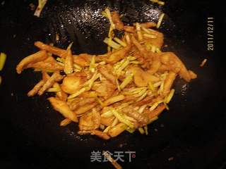 蒜黄肉丝白灵菇的做法步骤:10