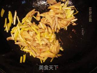蒜黄肉丝白灵菇的做法步骤:9