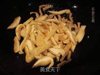 蒜黄肉丝白灵菇的做法步骤:6