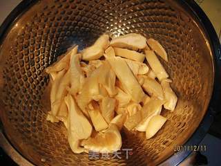 蒜黄肉丝白灵菇的做法步骤:2
