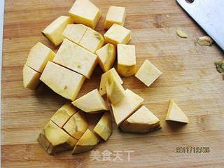 糖汁红薯的做法步骤:2