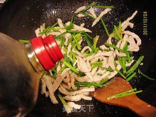 香菜炒肉丝的做法步骤:9