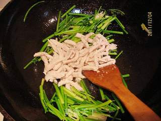 香菜炒肉丝的做法步骤:7